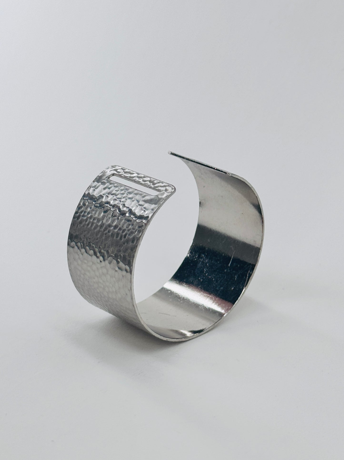 Adjustable metal bangle