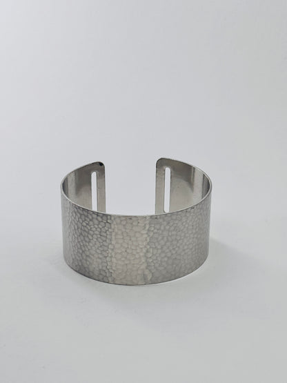 Adjustable metal bangle