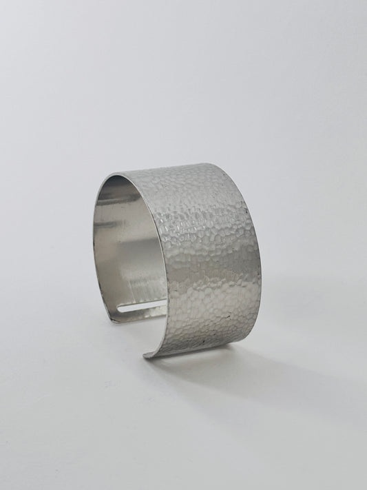 Adjustable metal bangle